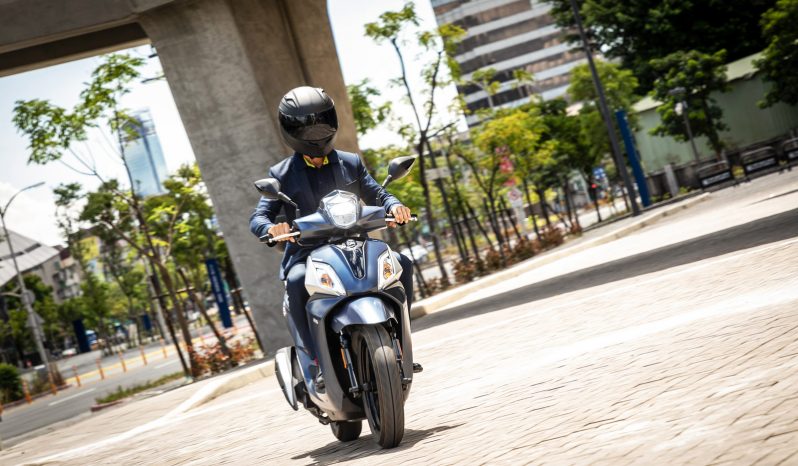 symphony-st-125-outdoor-ride3-w-model