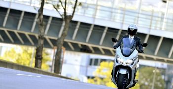 Suzuki_BURGMAN_400_03_nuovo_burgman400-52480-800×470